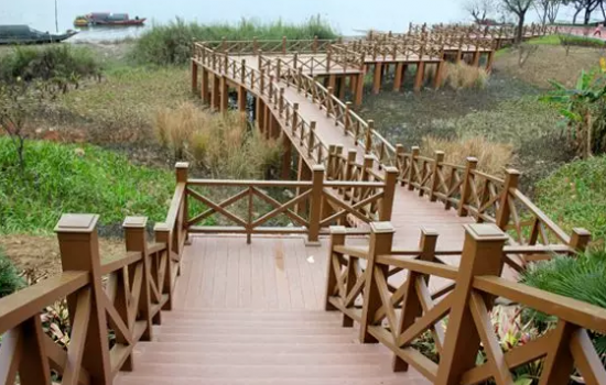 塑木棧道地板護欄新型城鎮化建設中的一道景觀