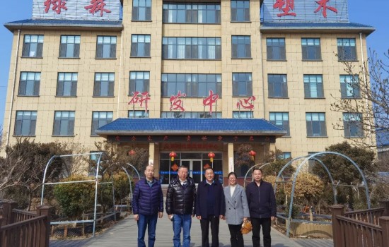 中國(guó)塑協(xié)塑木制品專(zhuān)委會(huì)主任吳勁松、秘書(shū)長(zhǎng)王玉梅一行到訪山東綠森塑木復(fù)合材料有限公司