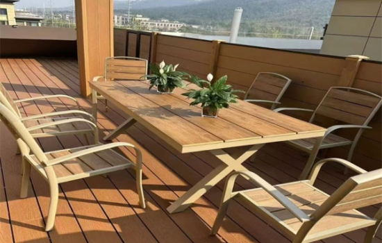 塑木材料仿木紋生產(chǎn)裝置