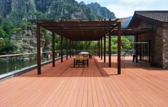 園林場地鋪裝用塑木材料的思考